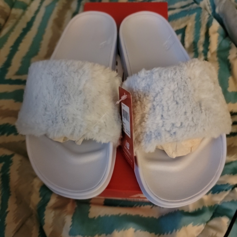 New Balance Plush Fuzzy Slides W 8